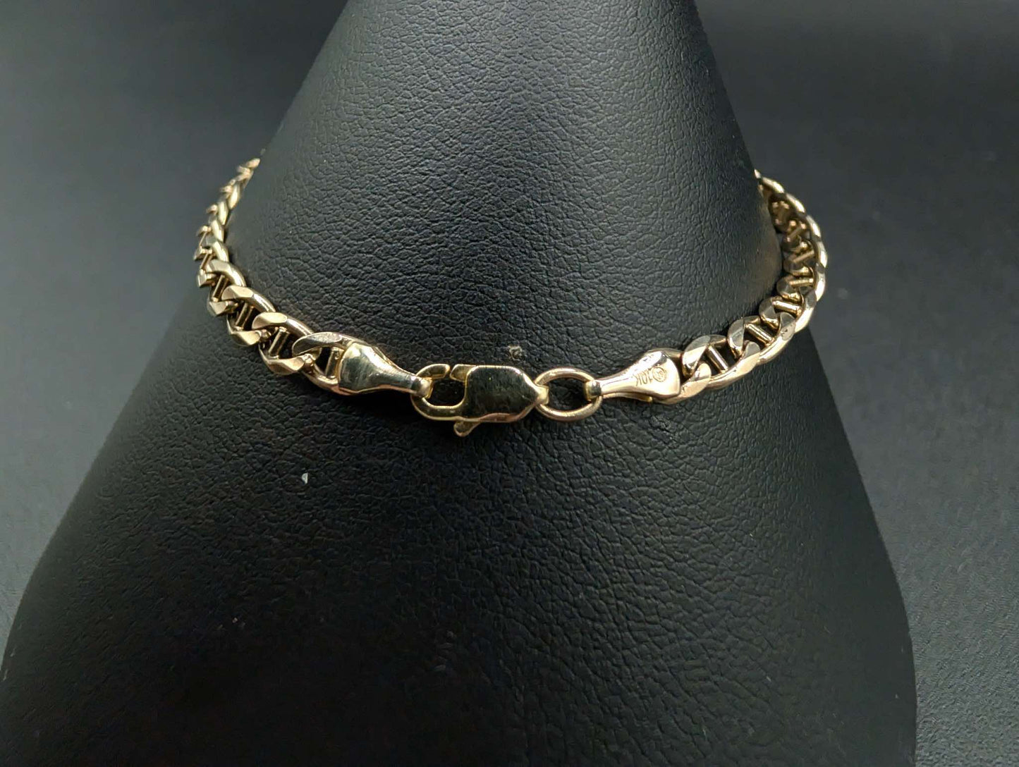 10Kt Gold Mariner Link Bracelet