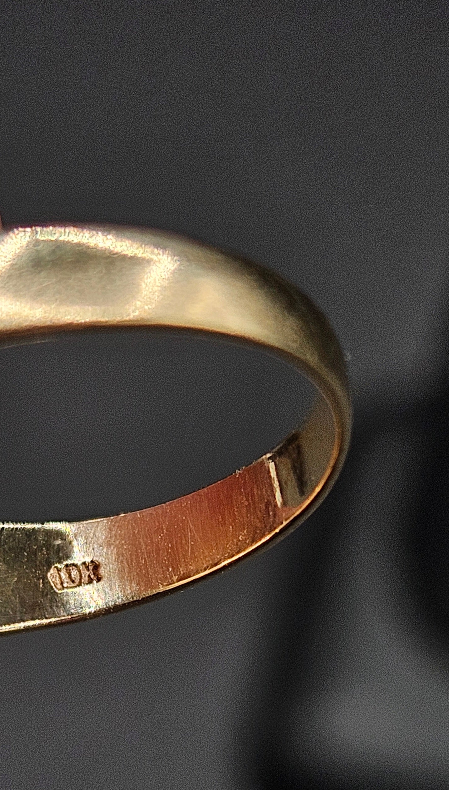 10Kt Gold Triangle Band Pinky Ring