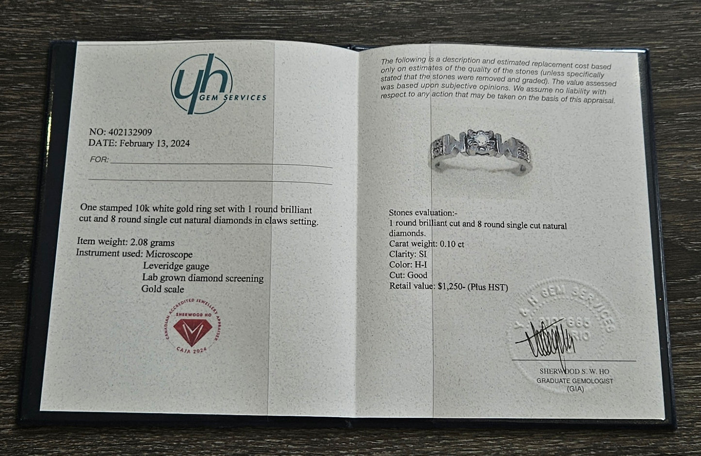 10Kt White Gold "MOM" Diamond Ring