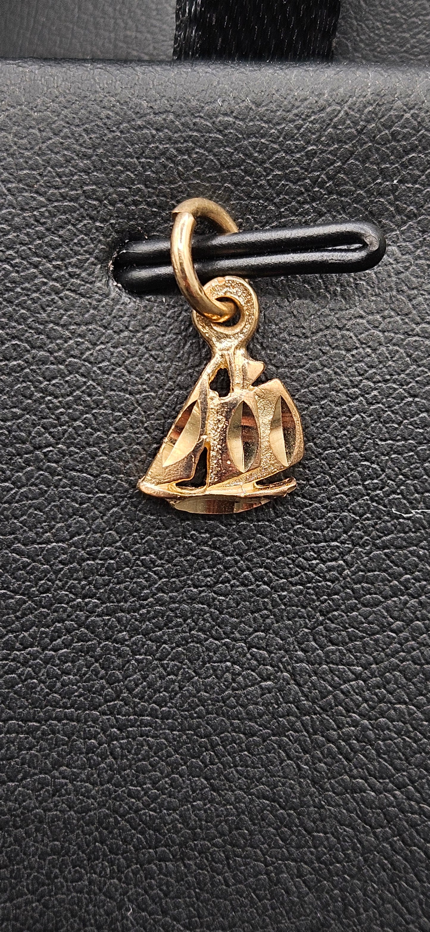 10Kt Gold Boat Pendant