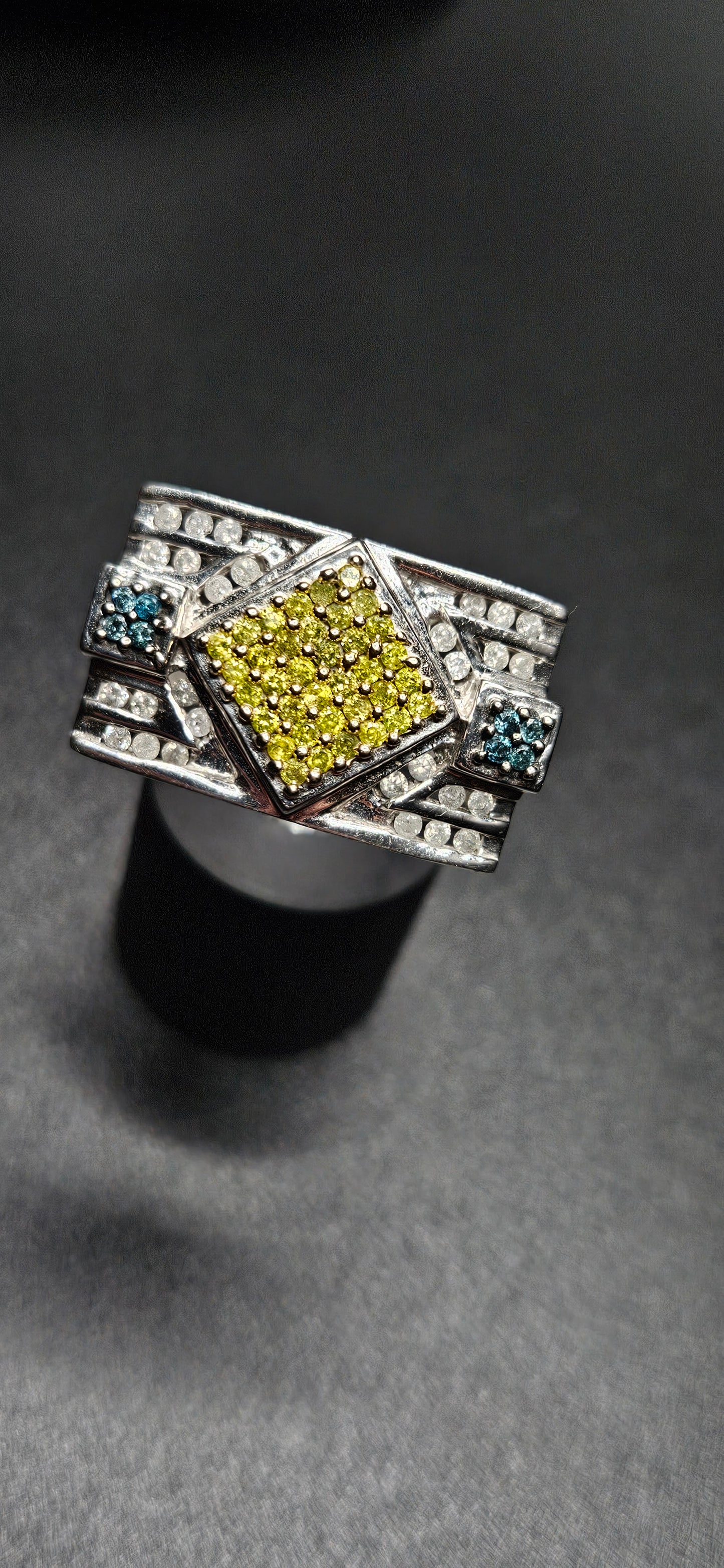 10Kt White Gold Multi Colored Diamond Ring