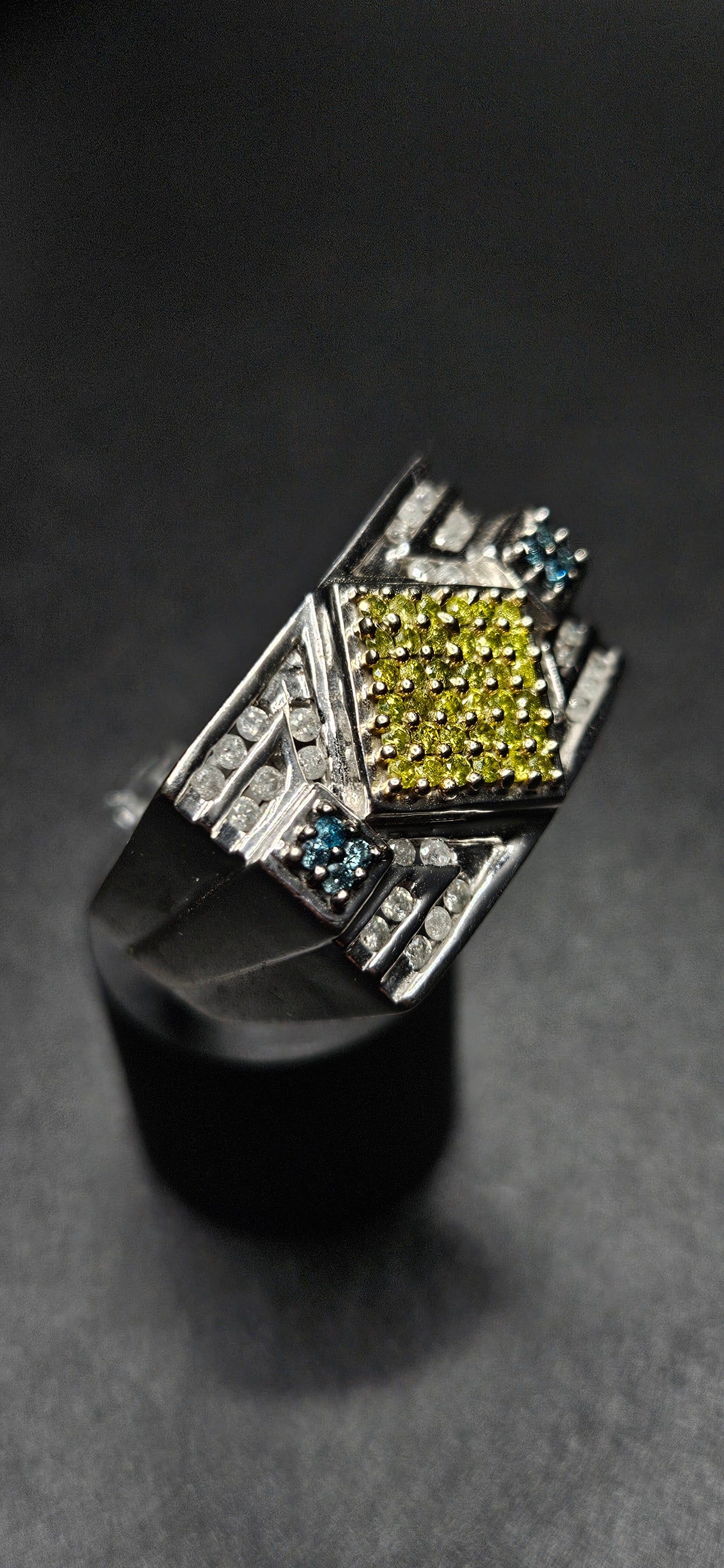 10Kt White Gold Multi Colored Diamond Ring