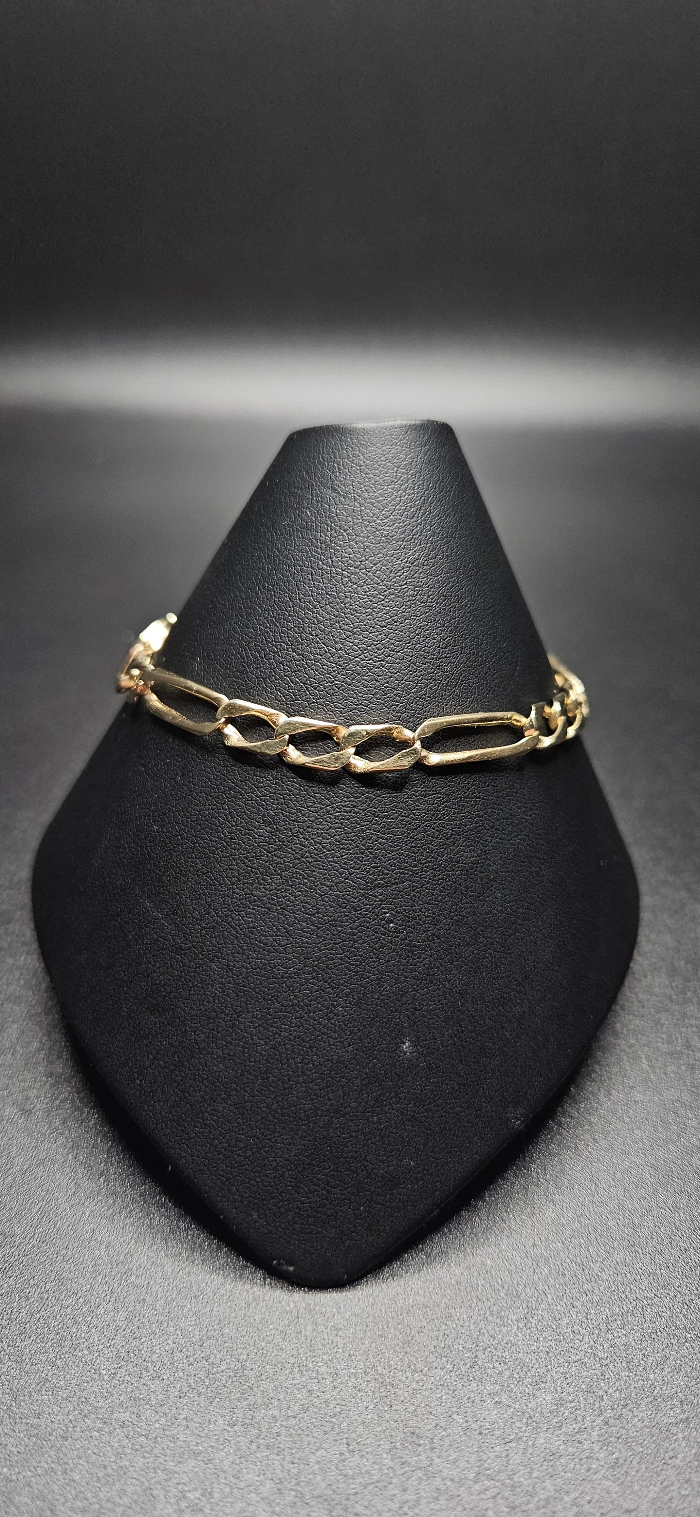 10Kt Gold 8" 5.5mm Figaro Link Bracelet