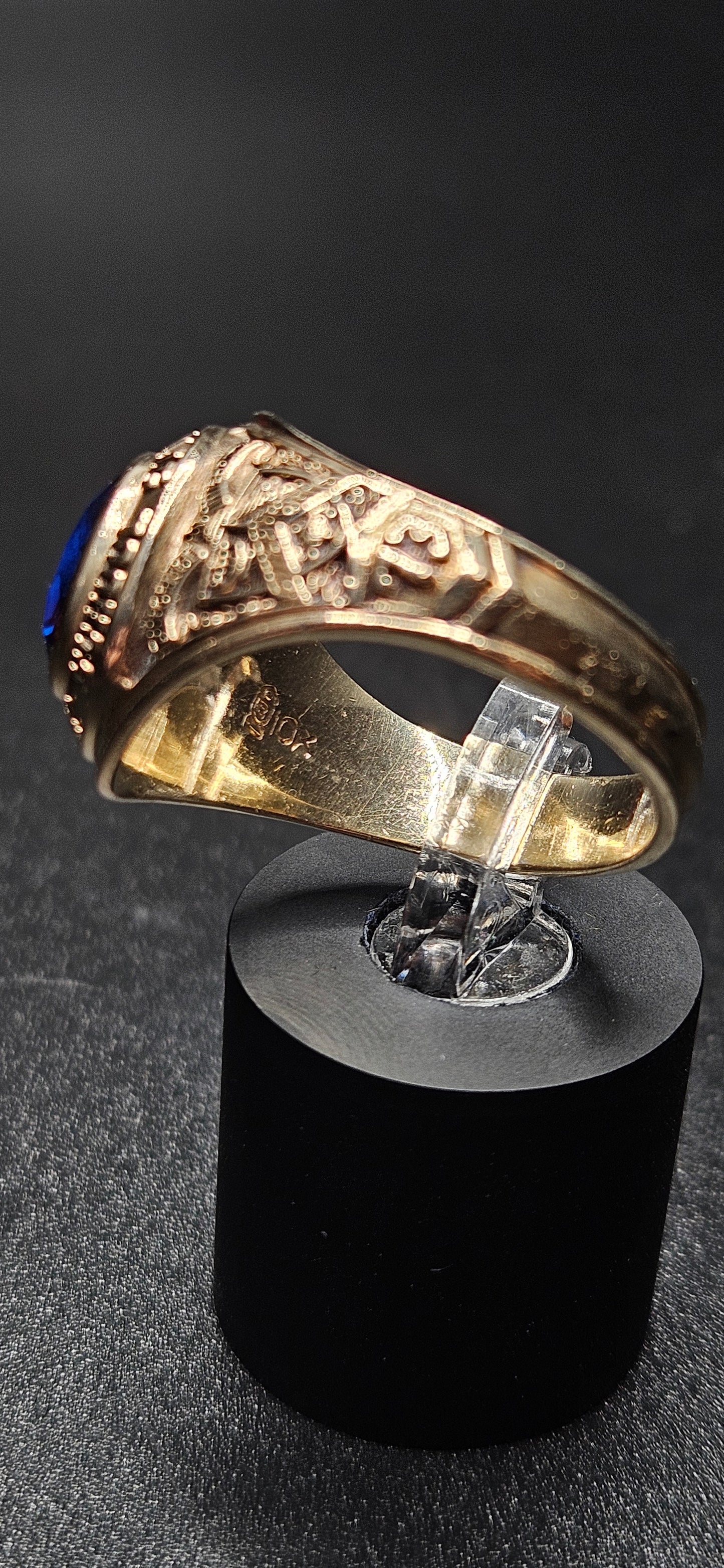 10Kt Gold Sapphire Ring