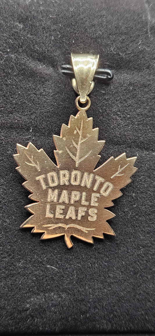 10Kt Gold Maple Leaf Pendant