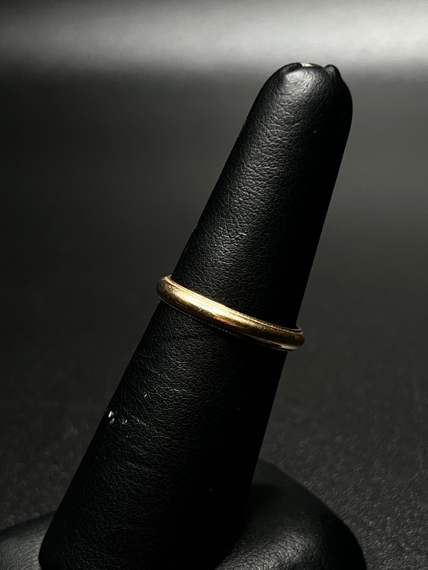 10Kt Gold Band