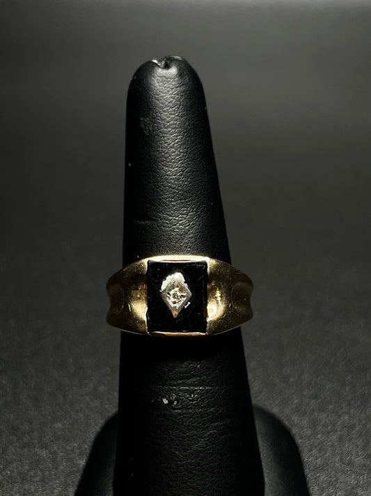 10Kt Gold Diamond Onyx Ring