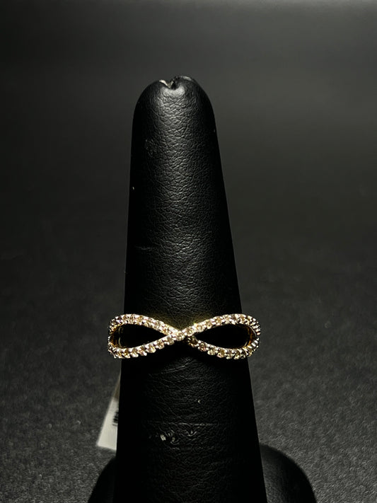 10Kt Gold Infinity Diamond Ring