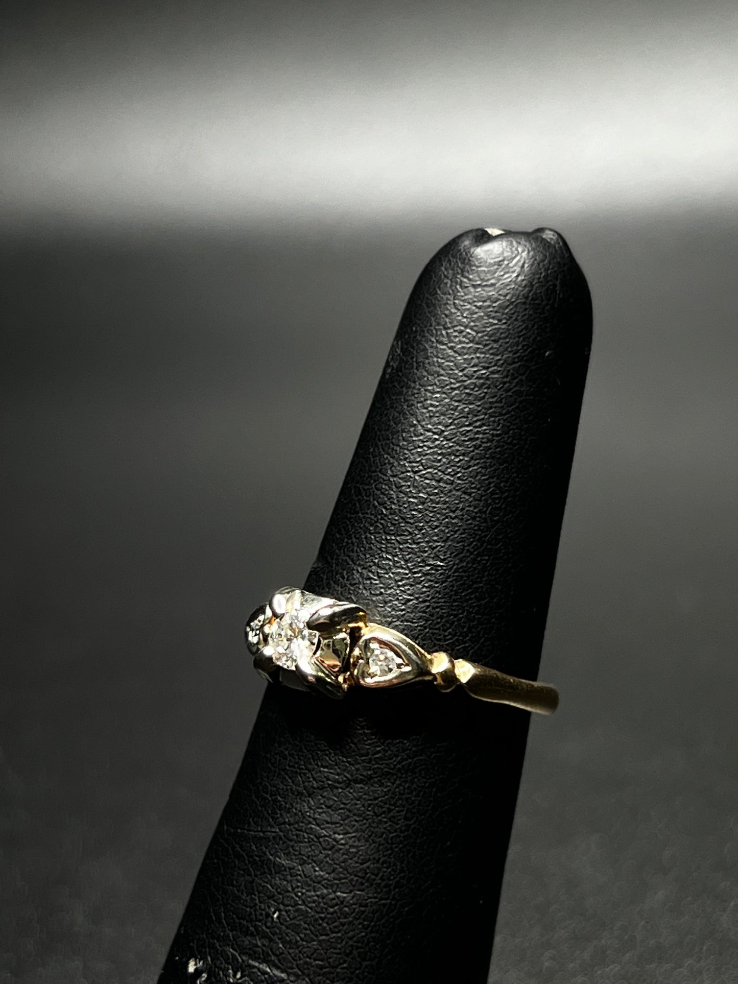 10Kt Gold Solitare Style Diamond Ring