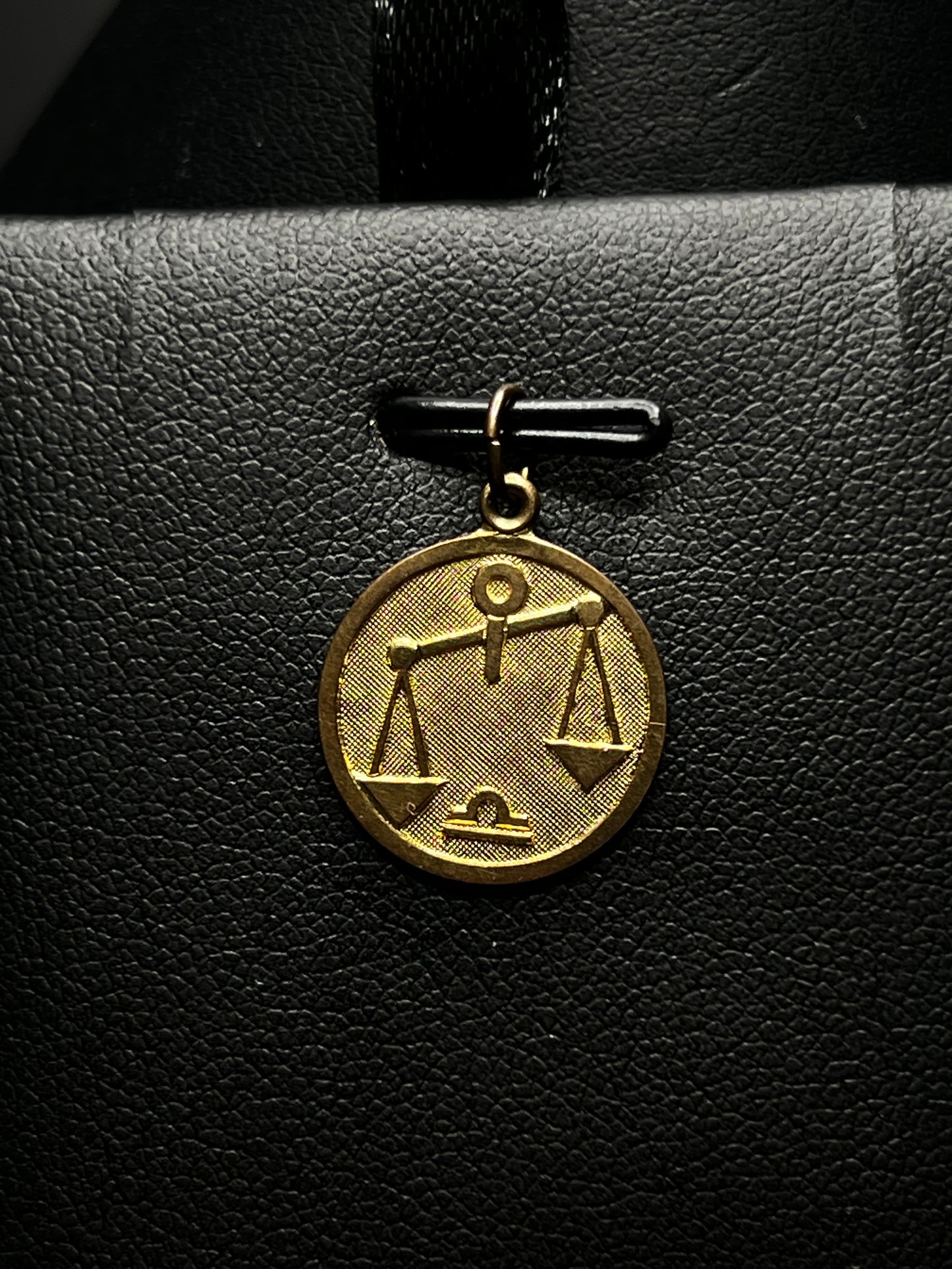 8Kt Gold Libra Charm Pendant