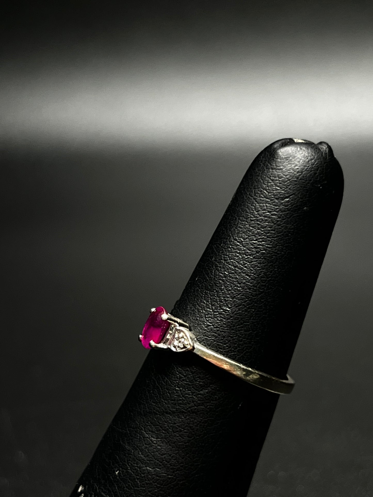 10Kt White Gold Diamond Ruby Ring