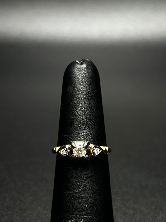 10Kt Gold Solitare Style Diamond Ring