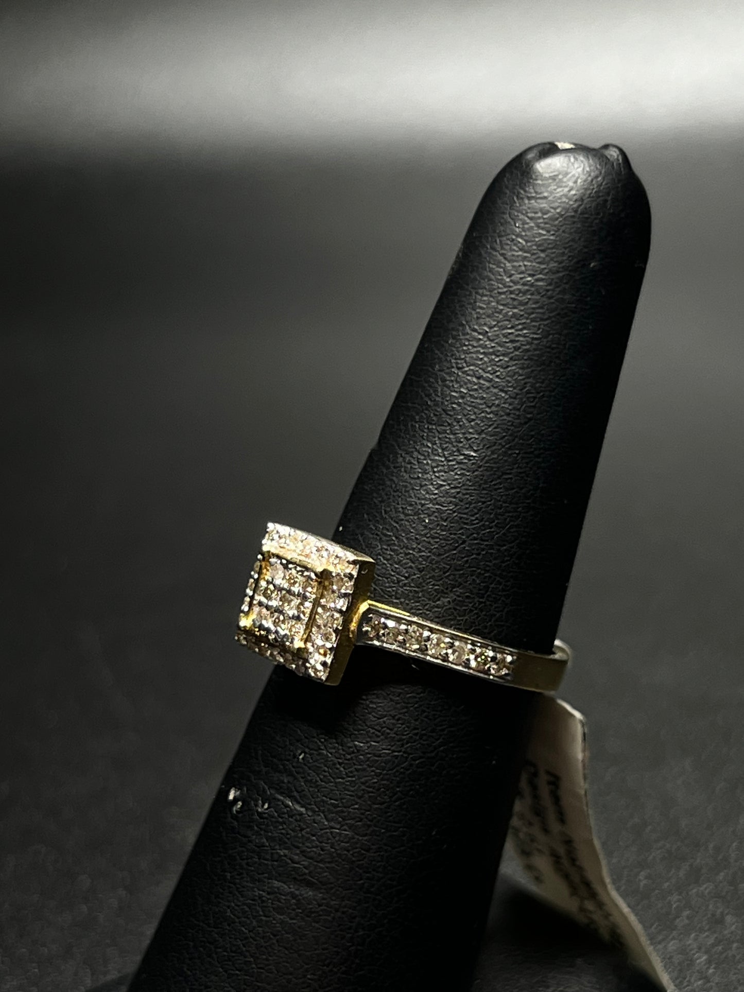 10Kt Gold Diamond Ring