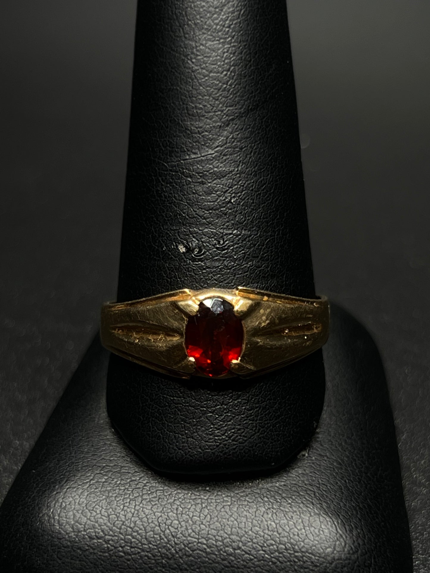 10Kt Gold Garnet Ring