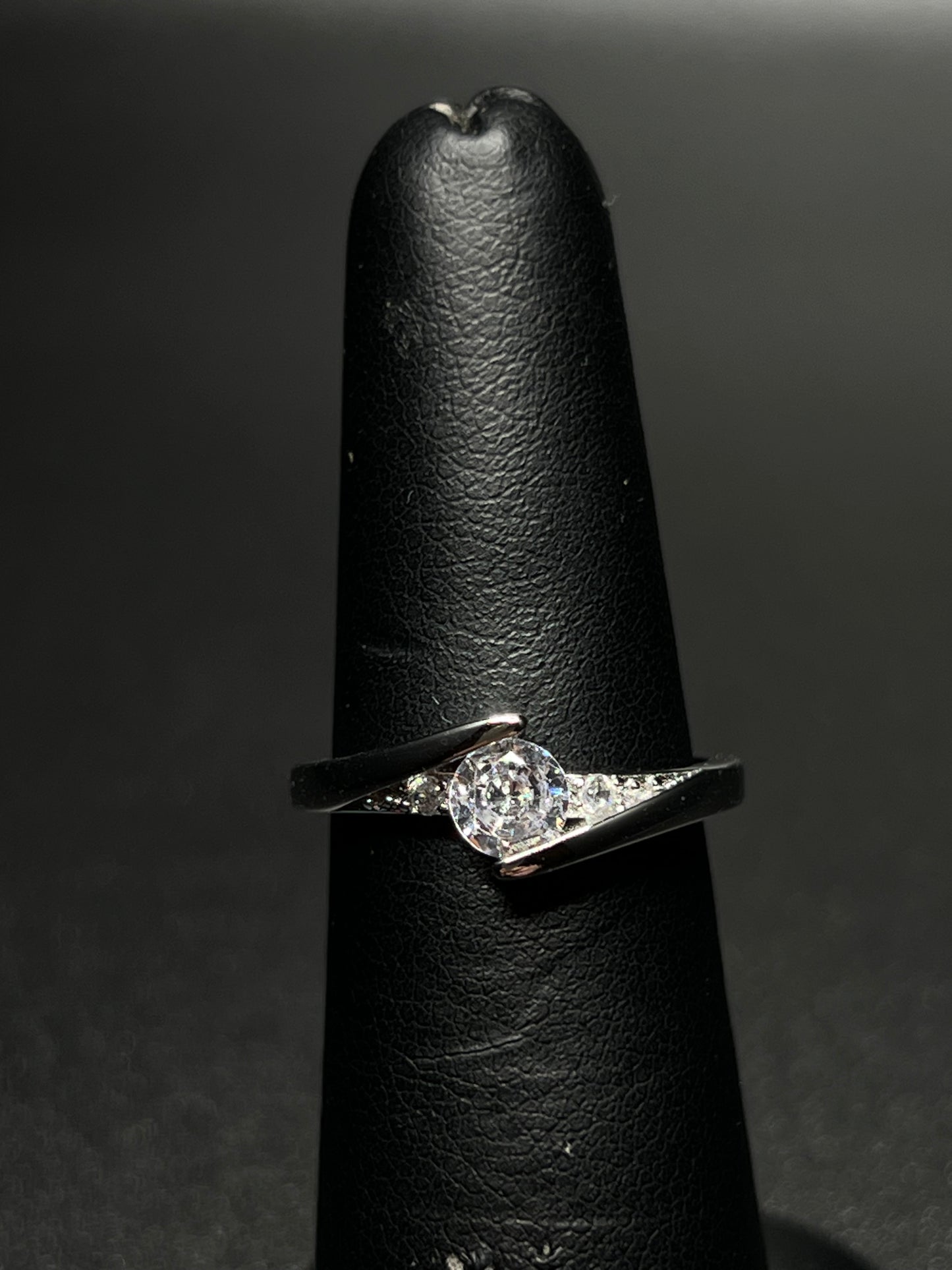 925 Sterling Silver Round Solitaire Ring