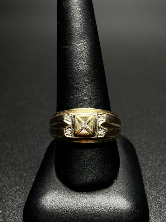 10Kt Gold Diamond Ring