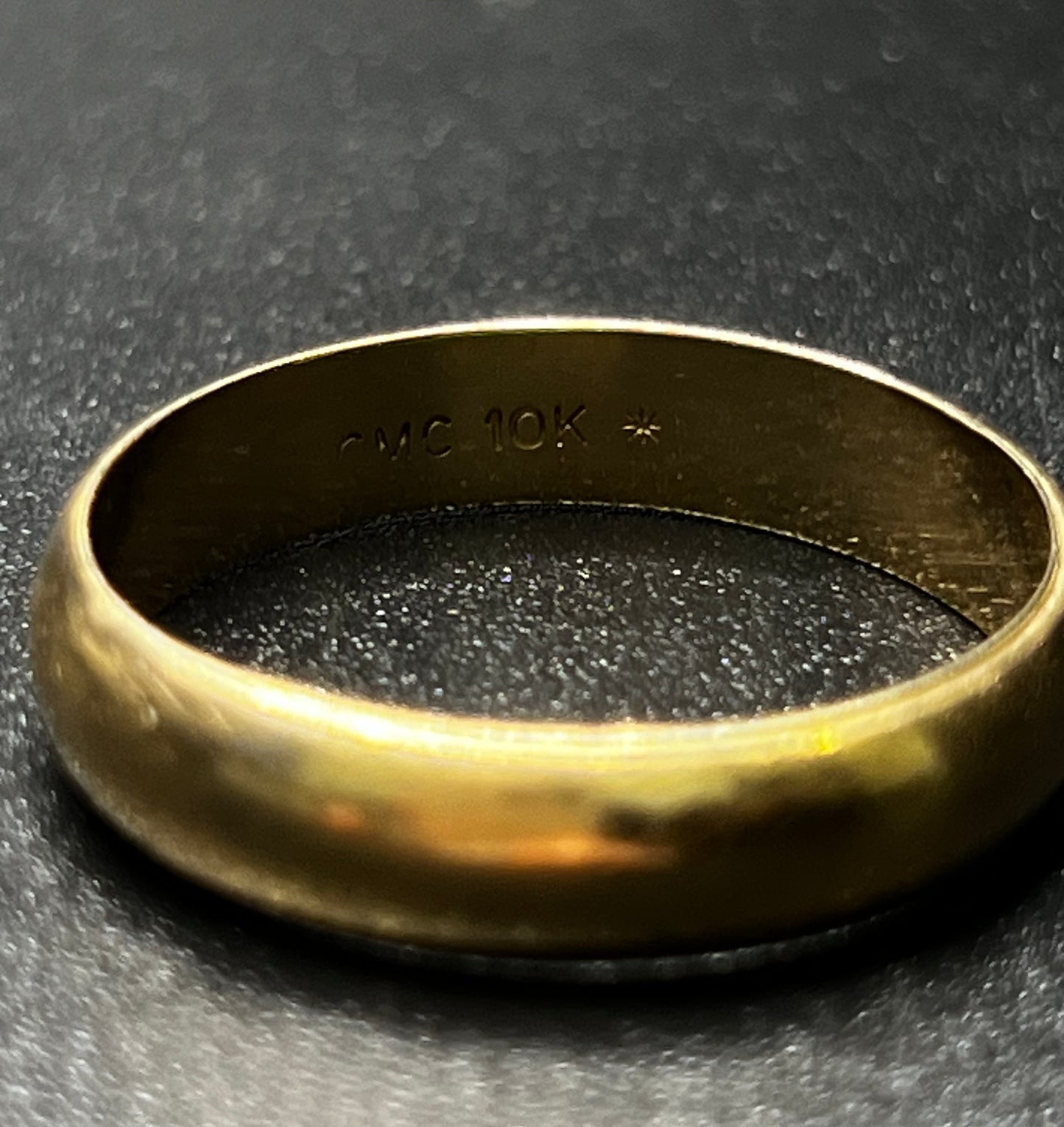 10Kt Gold Wedding Band