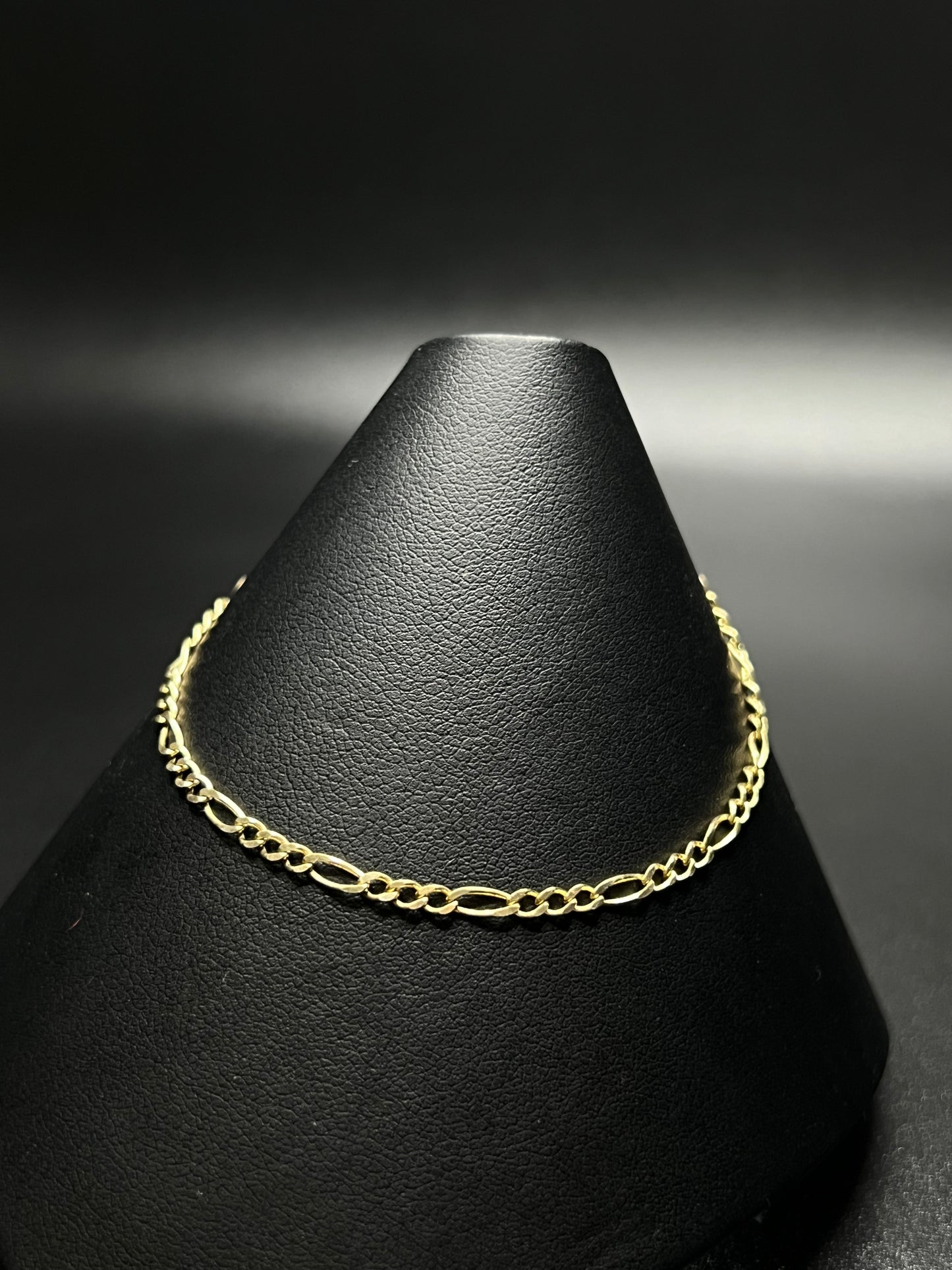 10Kt Gold 7” 2.3MM Figaro Link Bracelet