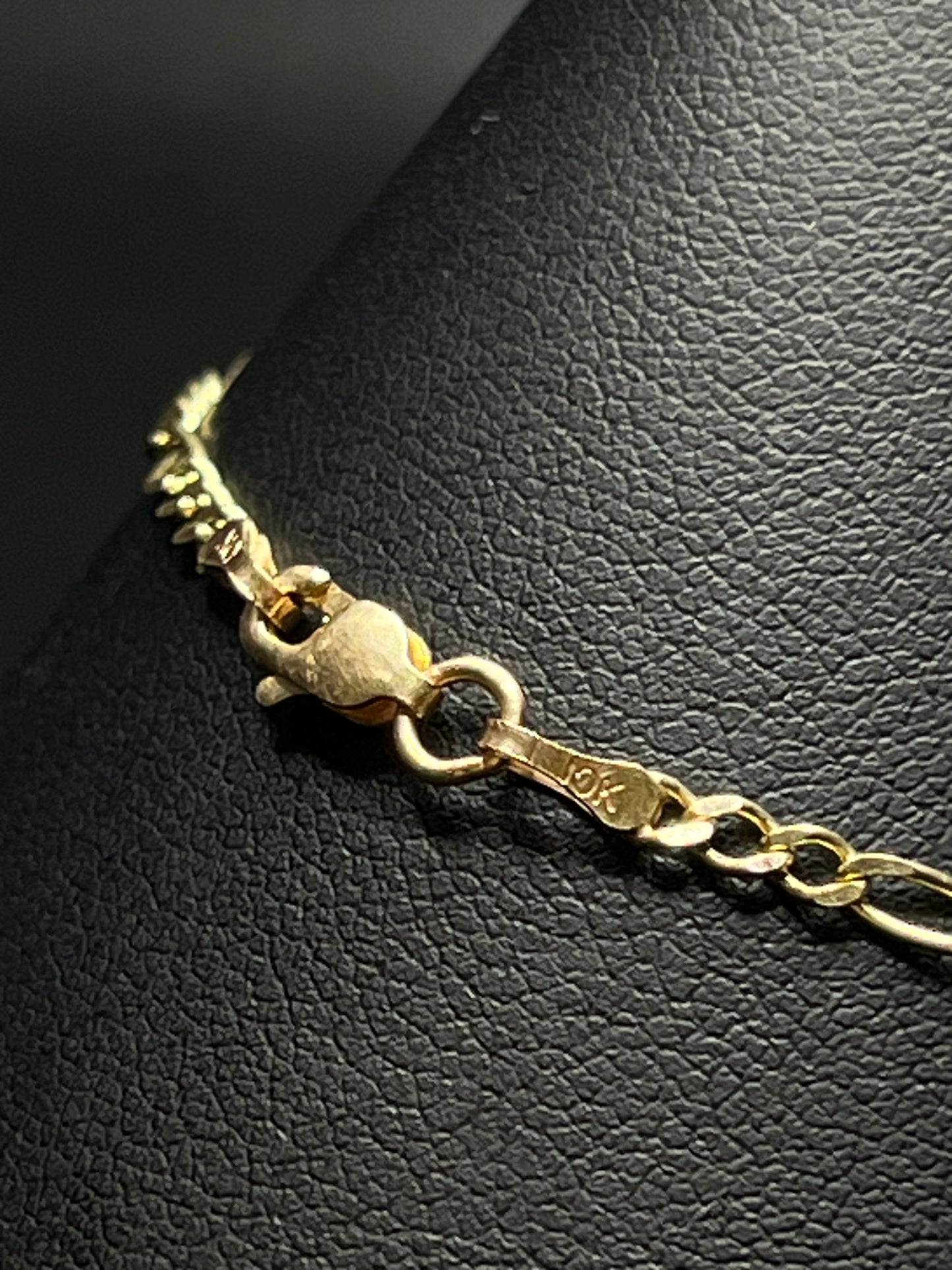 10Kt Gold 7” 2.3MM Figaro Link Bracelet