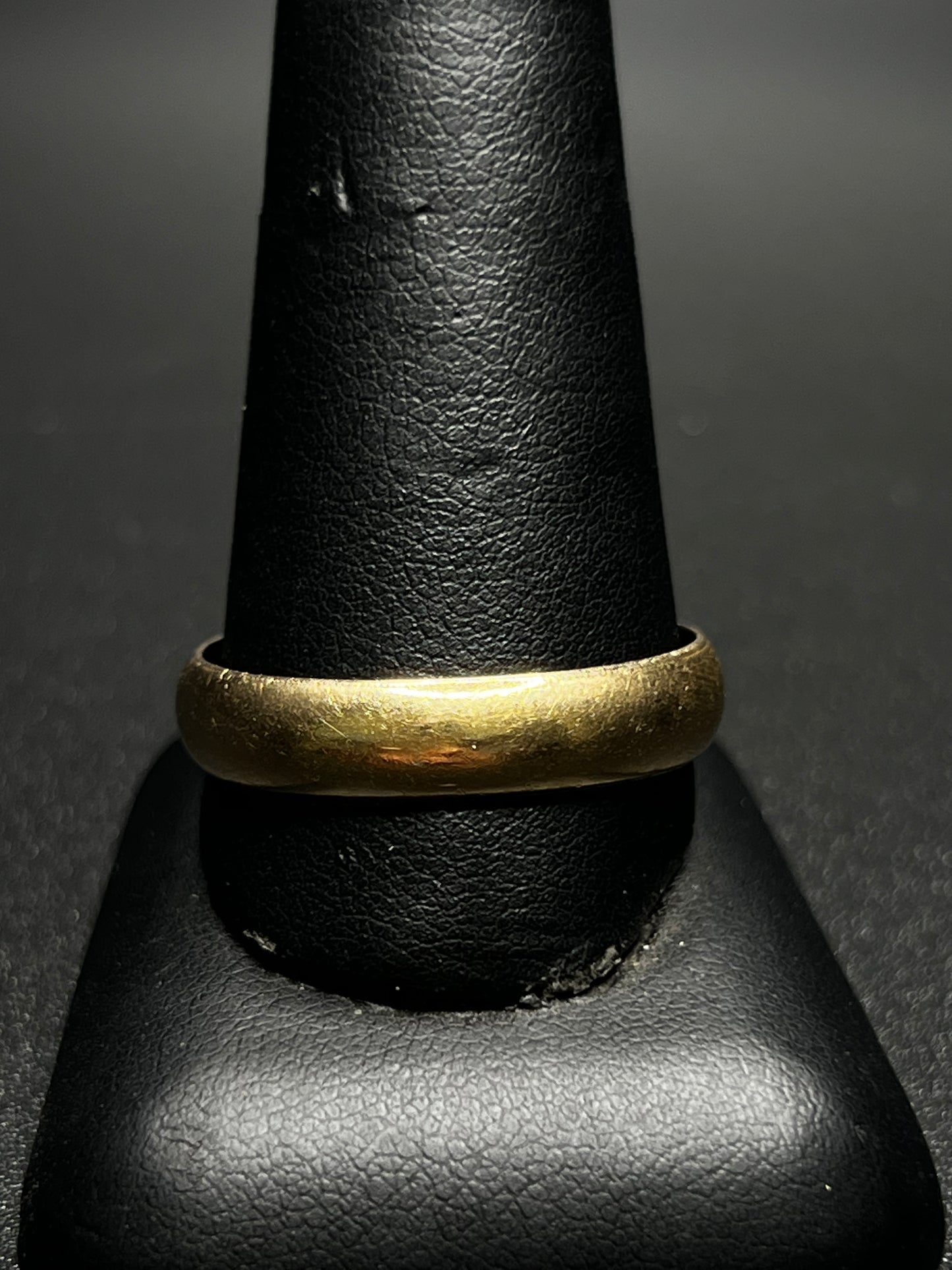 10Kt Gold Wedding Band