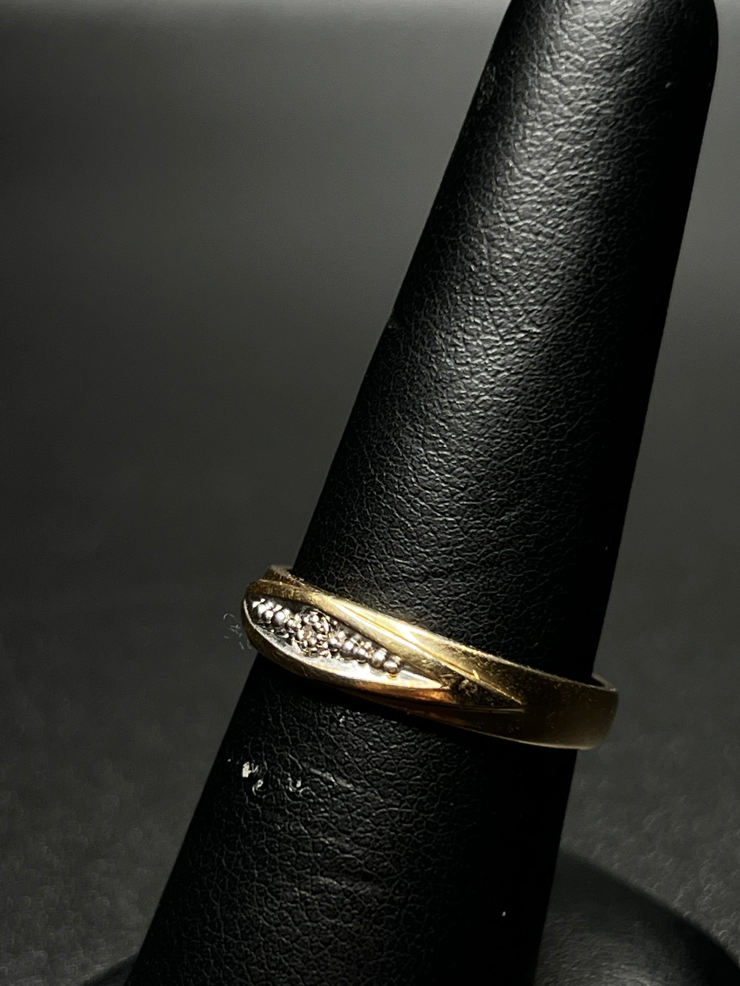 10Kt Gold Diamond Band