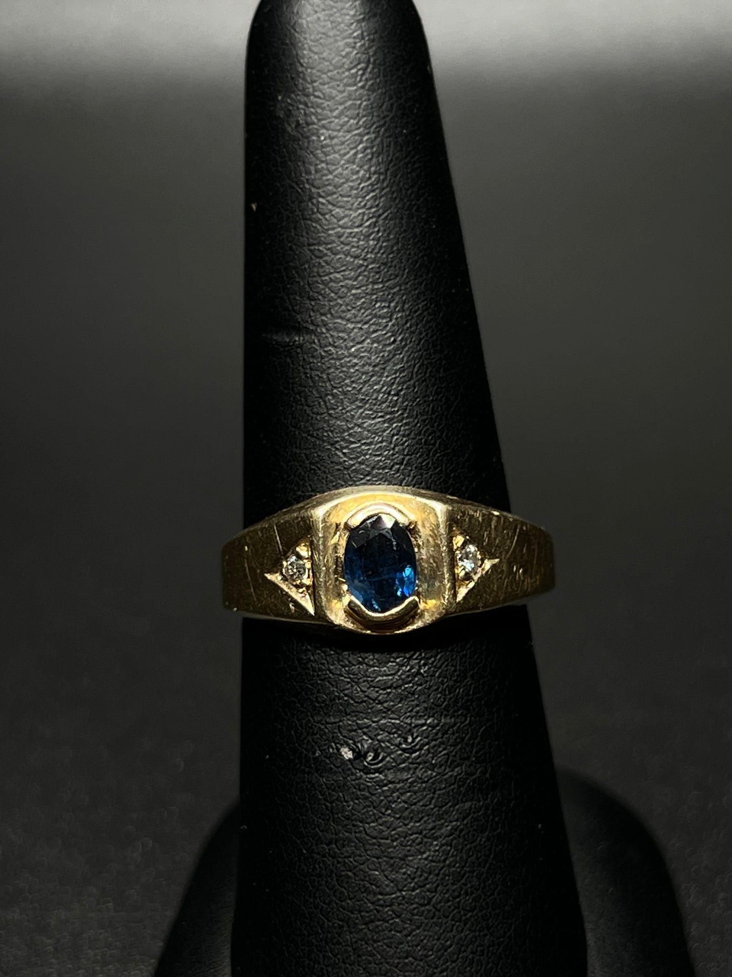 10Kt Gold Diamond Sapphire Ring