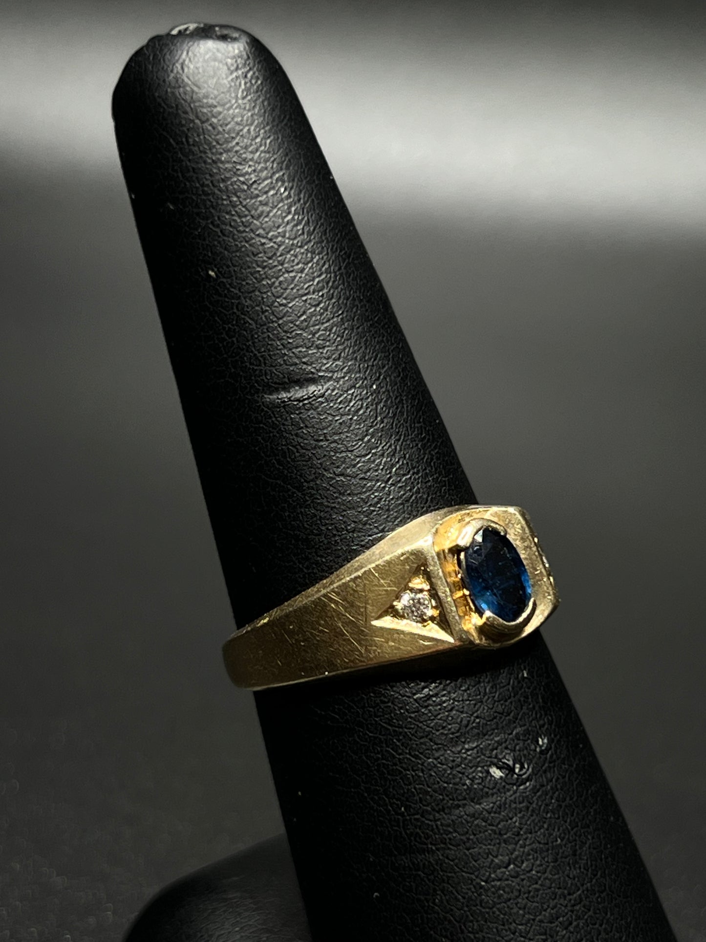 10Kt Gold Diamond Sapphire Ring