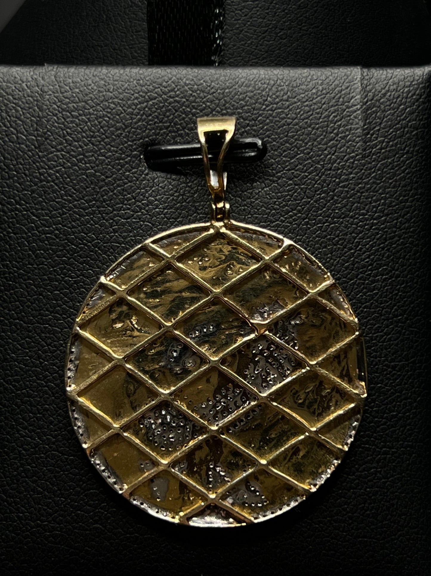 10Kt Gold Diamond On Call 24/7 Pendant