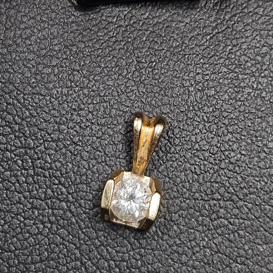 14Kt Gold Diamond Solitare Pendant