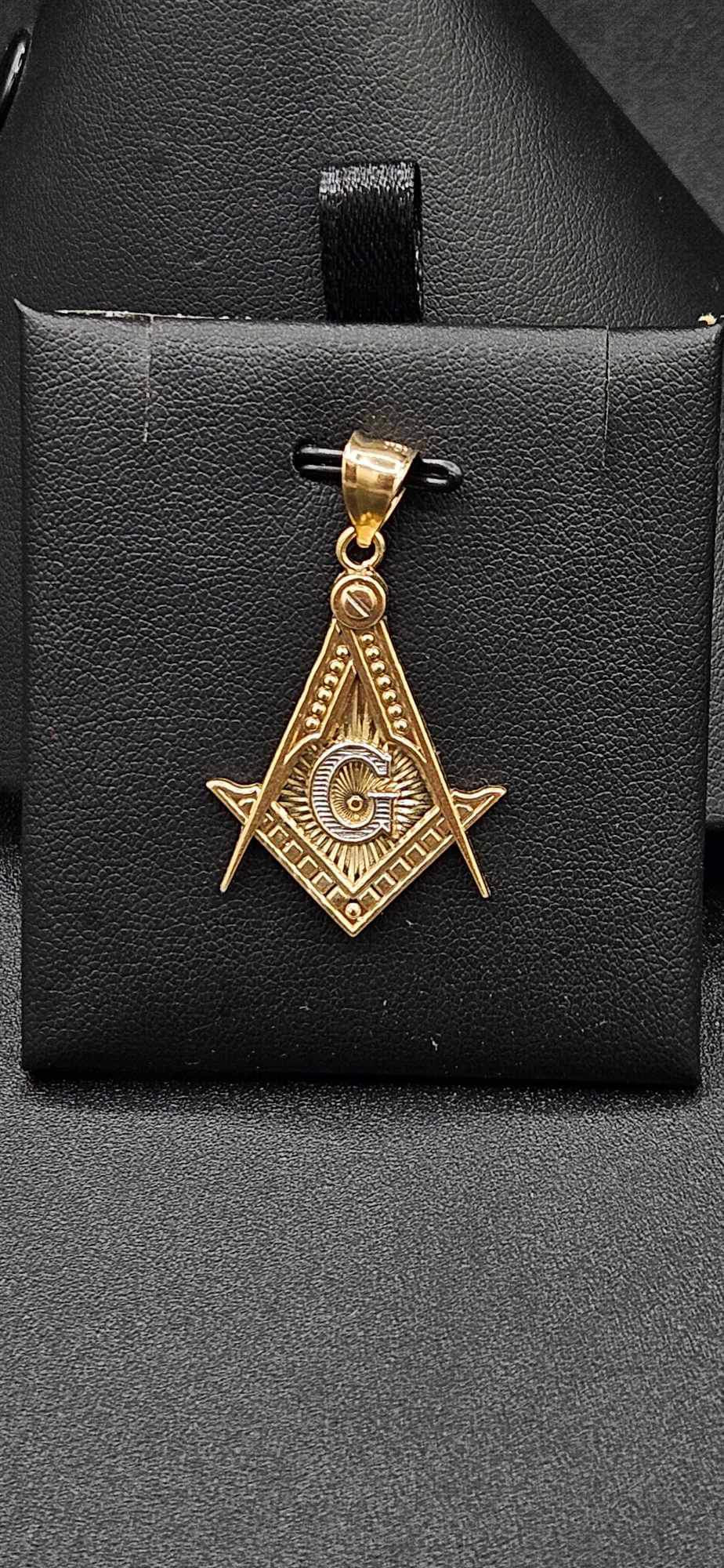 10Kt Gold Masons Pendant