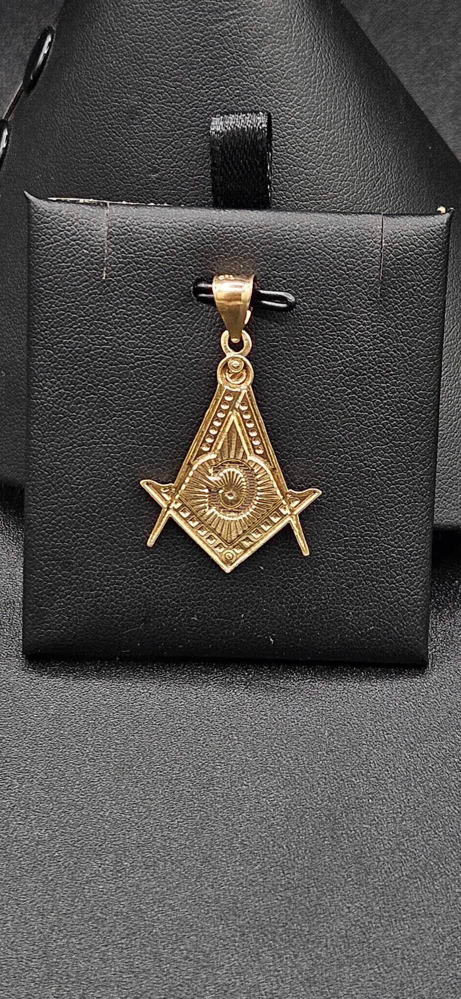 10Kt Gold Masons Pendant