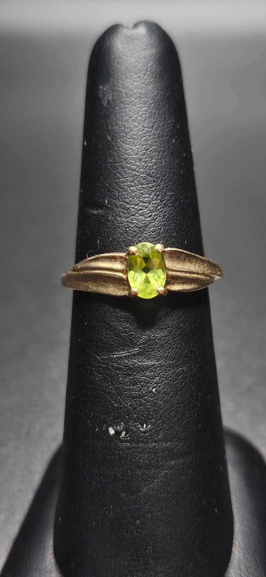 10Kt Gold Peridot Ring