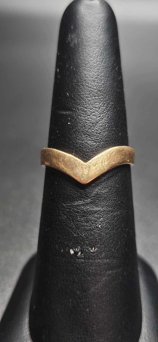 10Kt Gold Chevron Ring