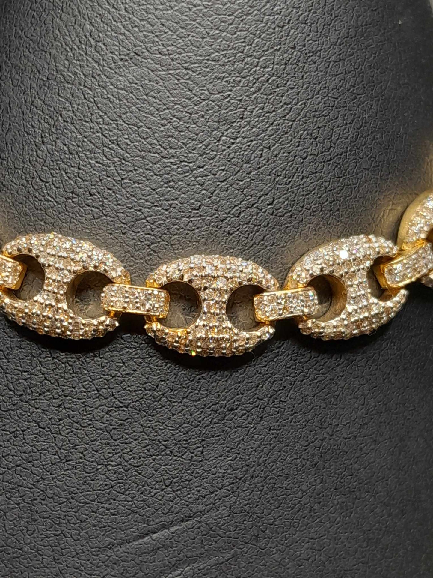 10Kt Gold 8.5" 7.9mm Diamond Braclete