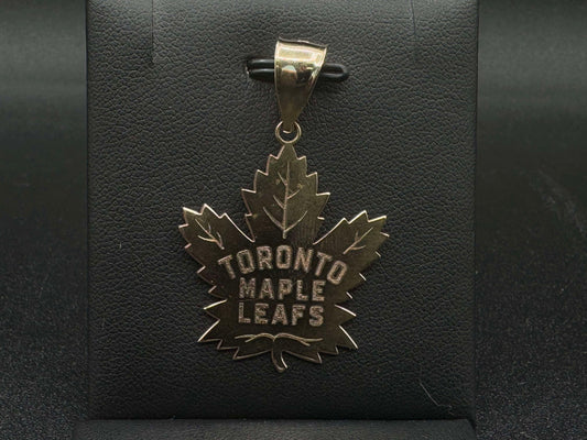 10Kt Gold Maple Leaf Pendant