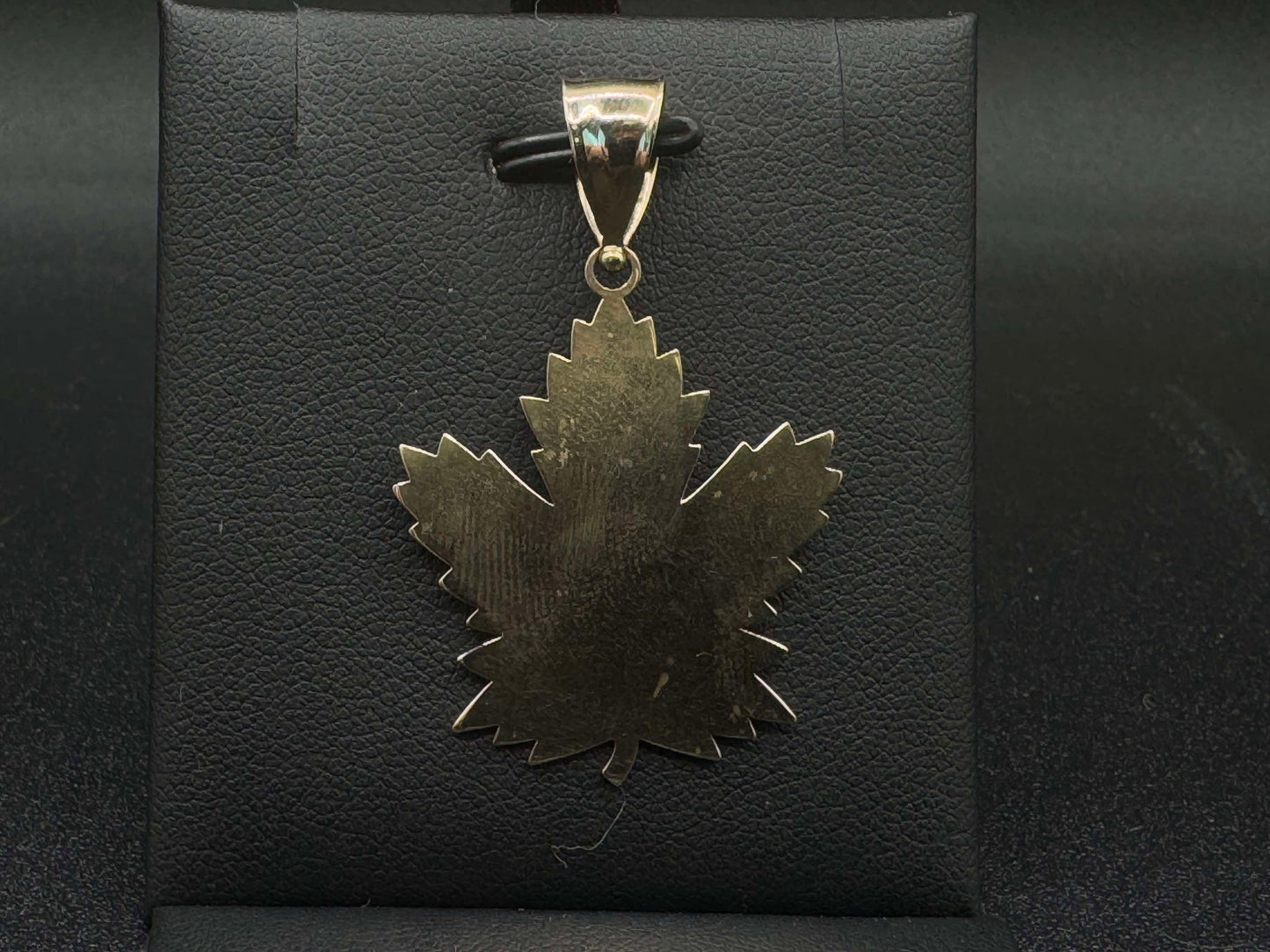 10Kt Gold Maple Leaf Pendant