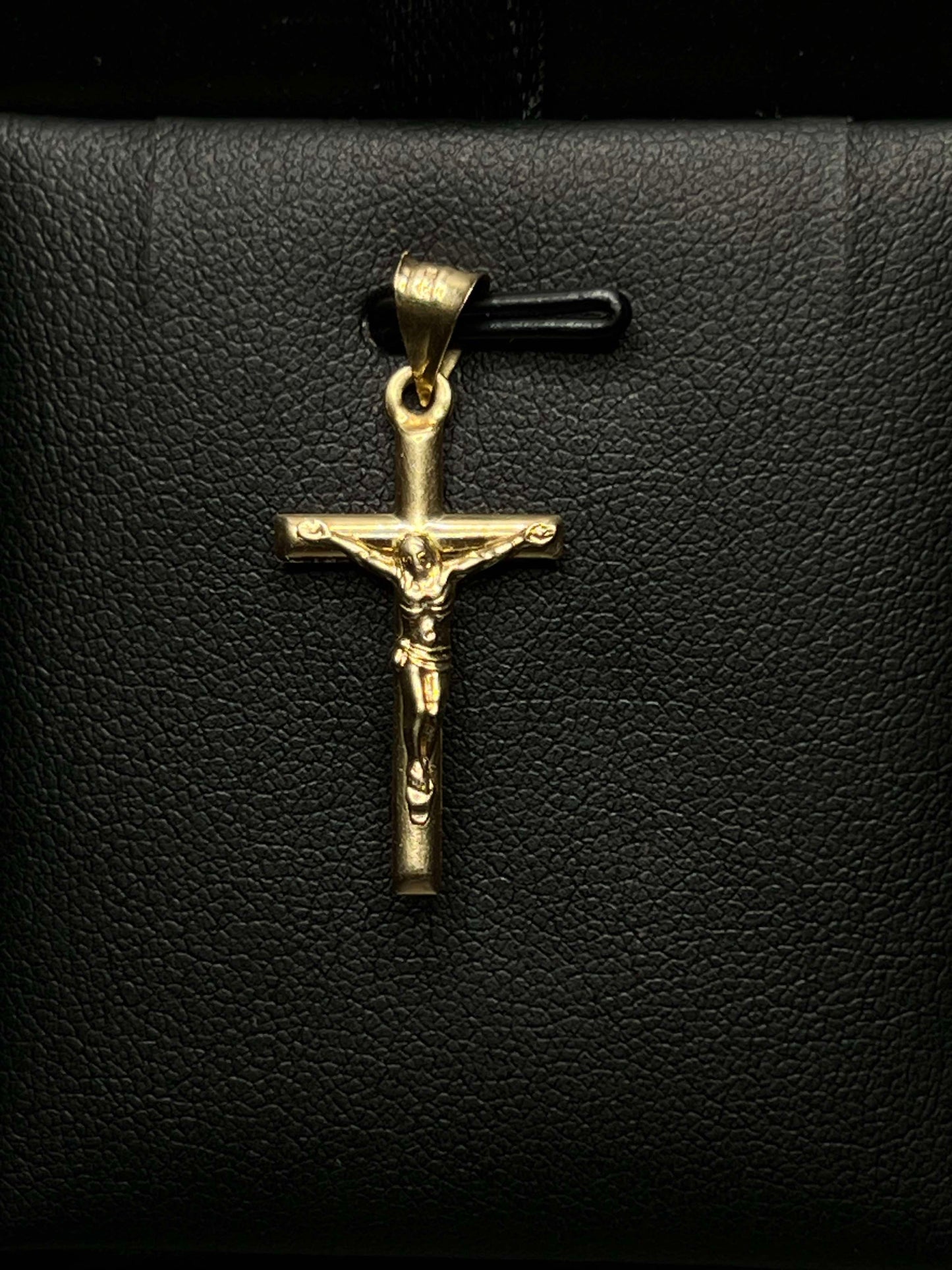 10Kt Gold Cross w/ Jesus Pendant