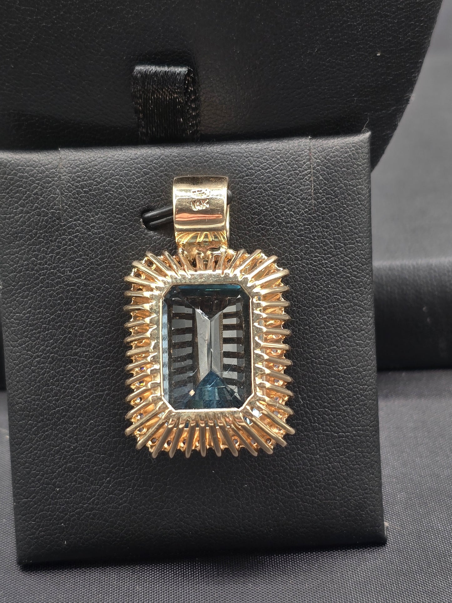 14kt Gold Topaz Pendant
