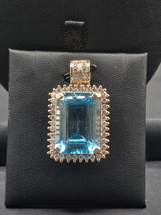 14kt Gold Topaz Pendant