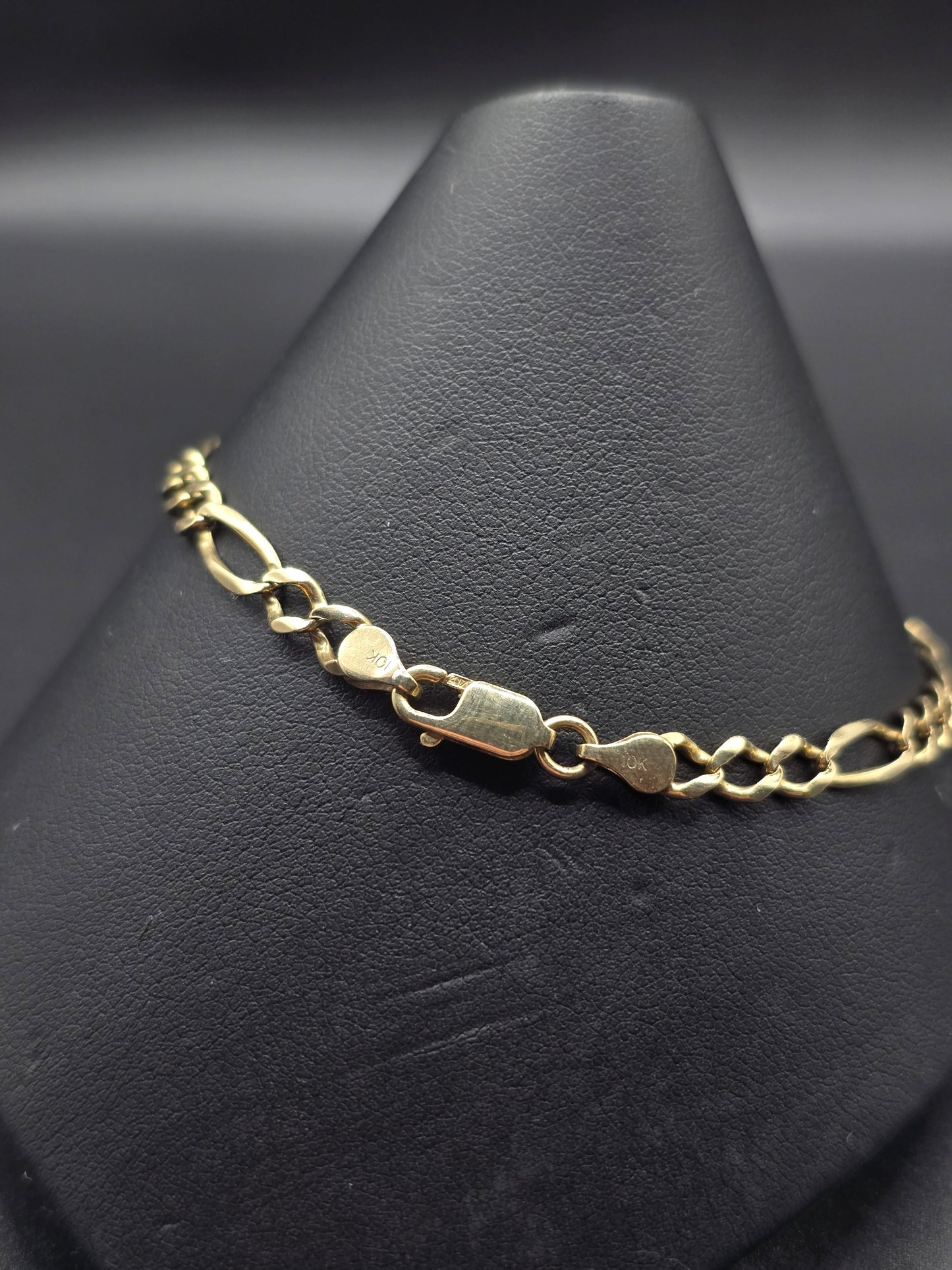 10kt Gold 4.5mm 8.5" Figaro Braclete